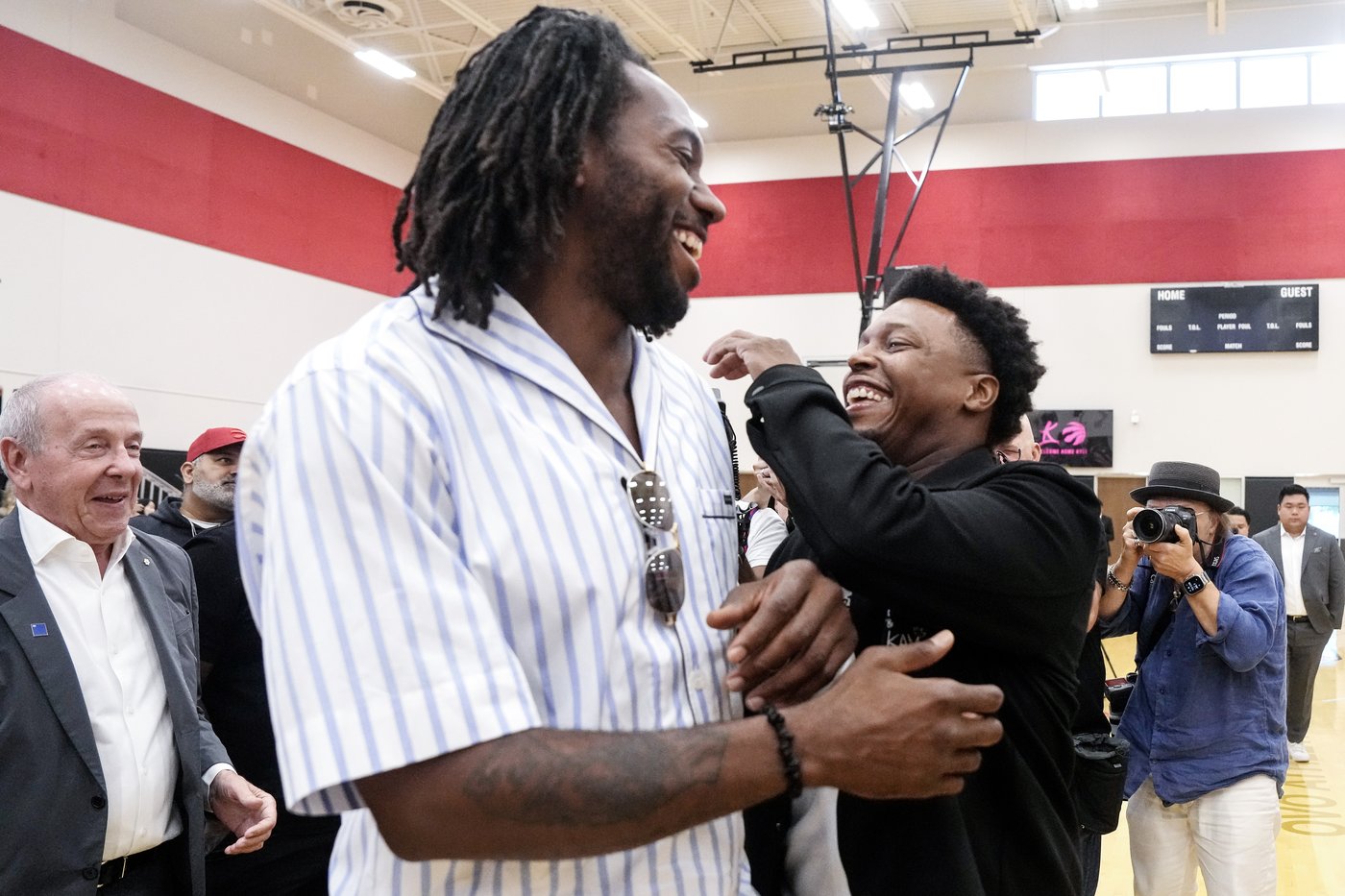 Toronto Raptors put Kawhi Leonard trade on hold pending NBA investigation | iNFOnews.ca Toronto Raptors put Kawhi Leonard trade on hold pending NBA investigation | iNFOnews.ca