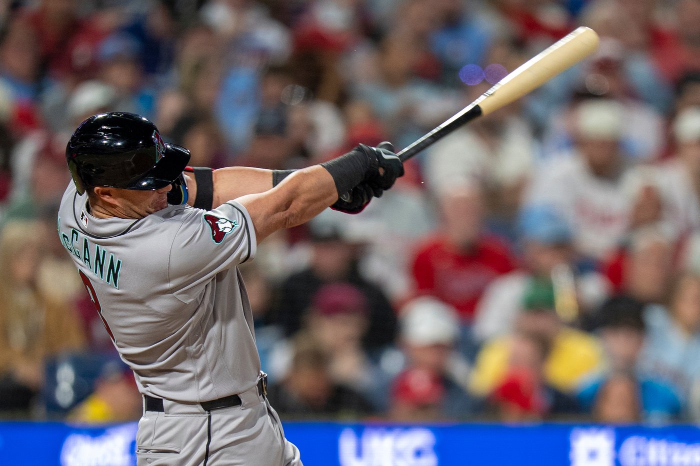 Soroka fans 10 as Sewald strands tying run, Diamondbacks edge Phillies 5-4 | iNFOnews.ca