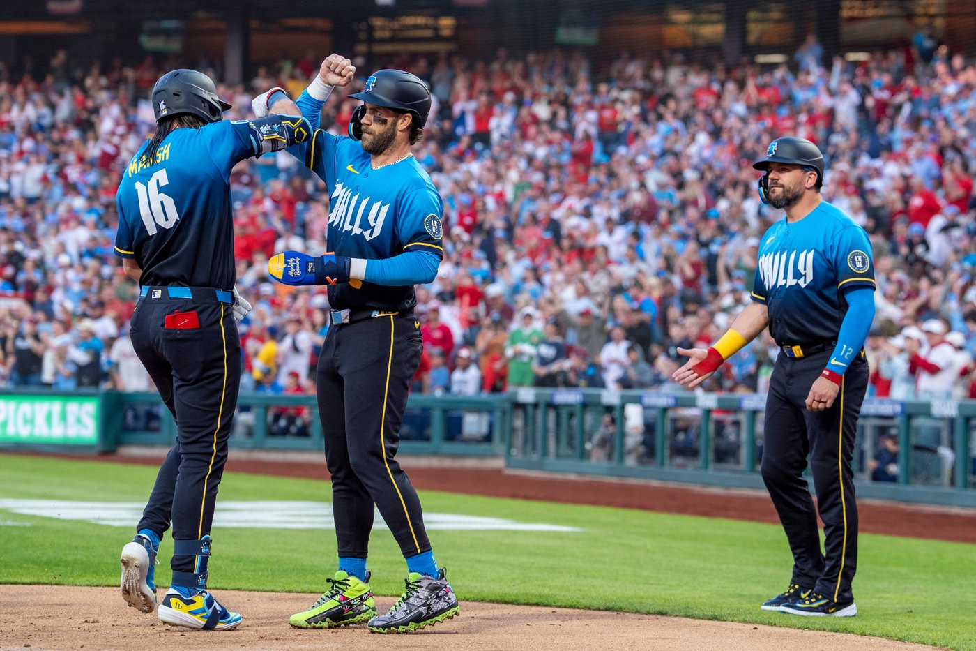 Soroka fans 10 as Sewald strands tying run, Diamondbacks edge Phillies 5-4 | iNFOnews.ca