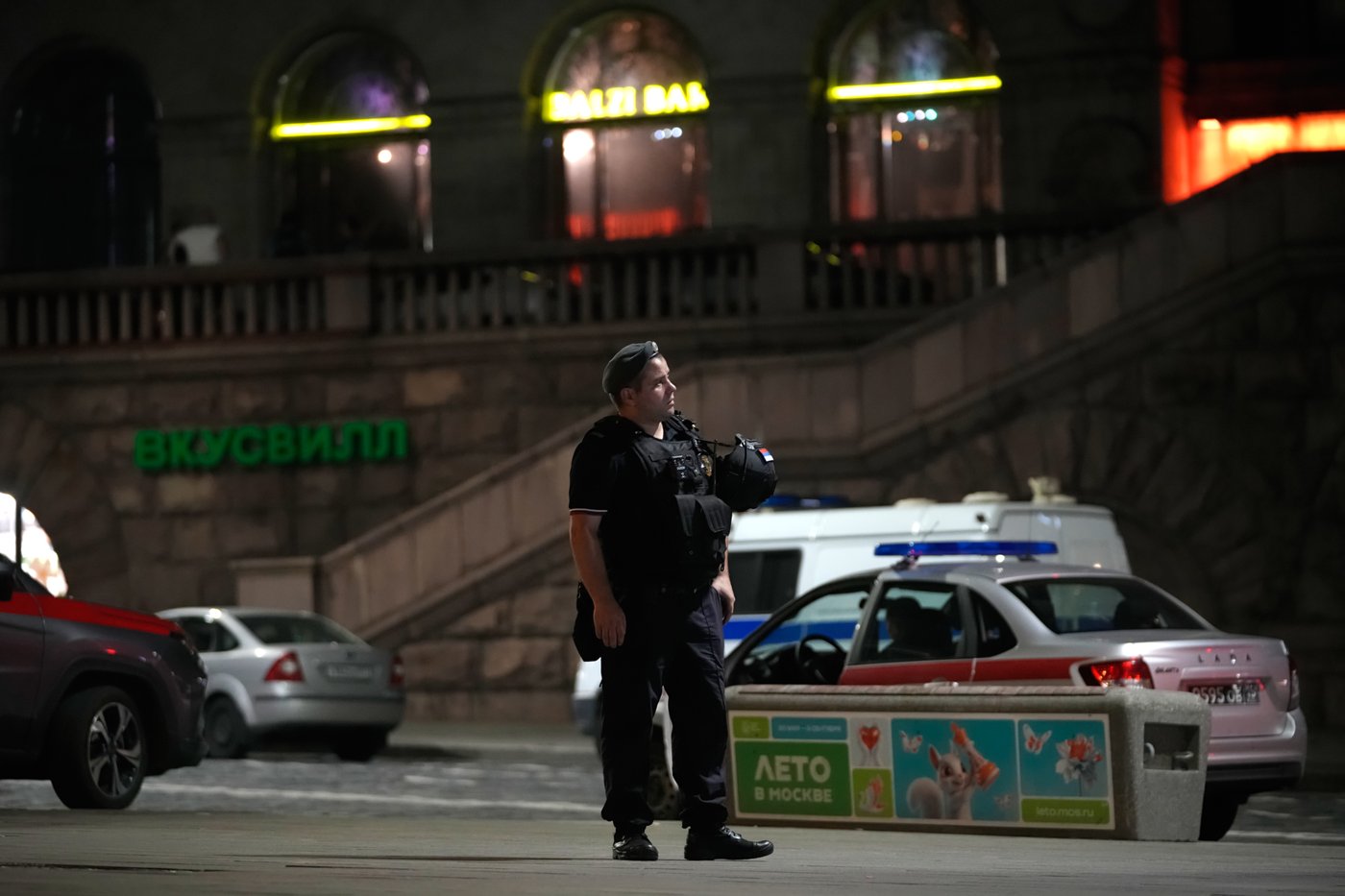 3 people killed, at least 21 wounded in Moscow restaurant bombing, Russian officials say | iNFOnews.ca