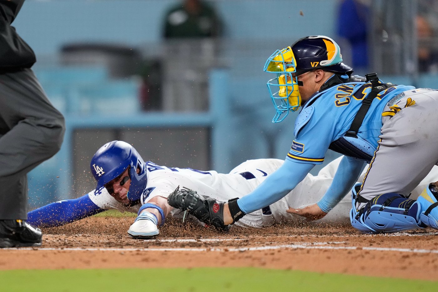 Brewers tag Edwin Diaz and rally for 3 runs in the 9th inning to beat the Dodgers 5-4 | iNFOnews.ca Brewers tag Edwin Diaz and rally for 3 runs in the 9th inning to beat the Dodgers 5-4 | iNFOnews.ca