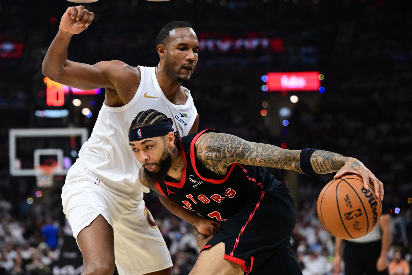 Brandon Ingram exits early, Scottie Barnes hobbled as Raptors drop Game 5 to Cavs | iNFOnews.ca