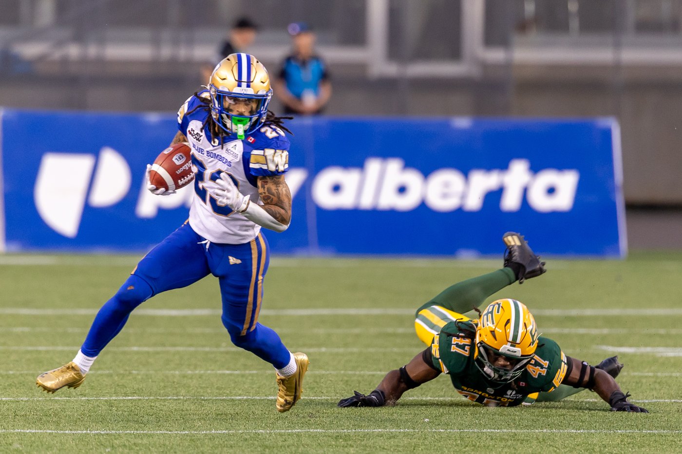 Blanchard hits 40-yard walk-off field goal to lift Elks past Blue Bombers 22-19 | iNFOnews.ca