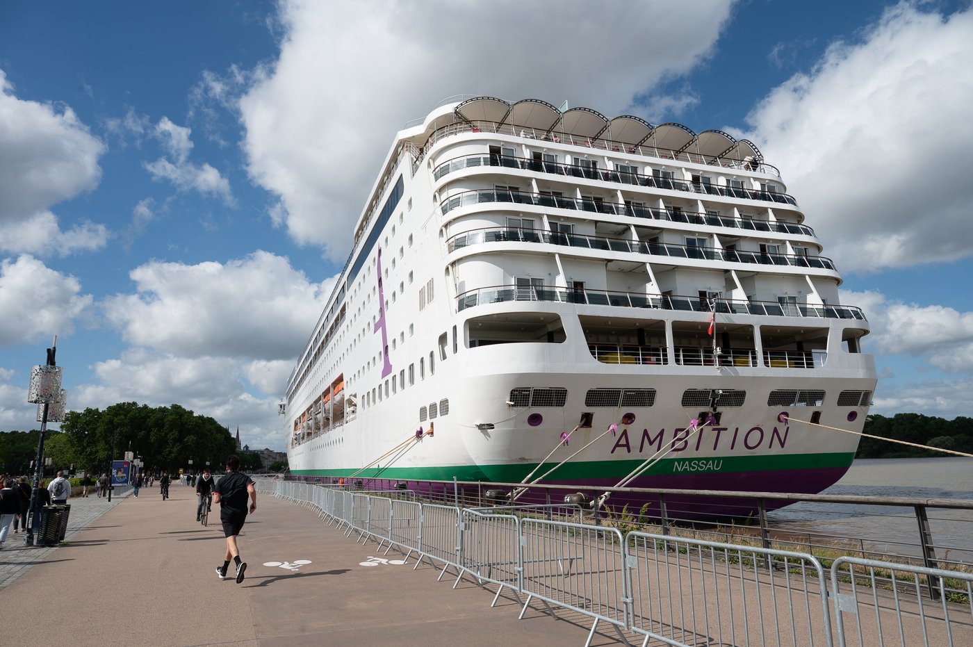 France allows asymptomatic passengers off new cruise ship struck by stomach bug outbreak | iNFOnews.ca