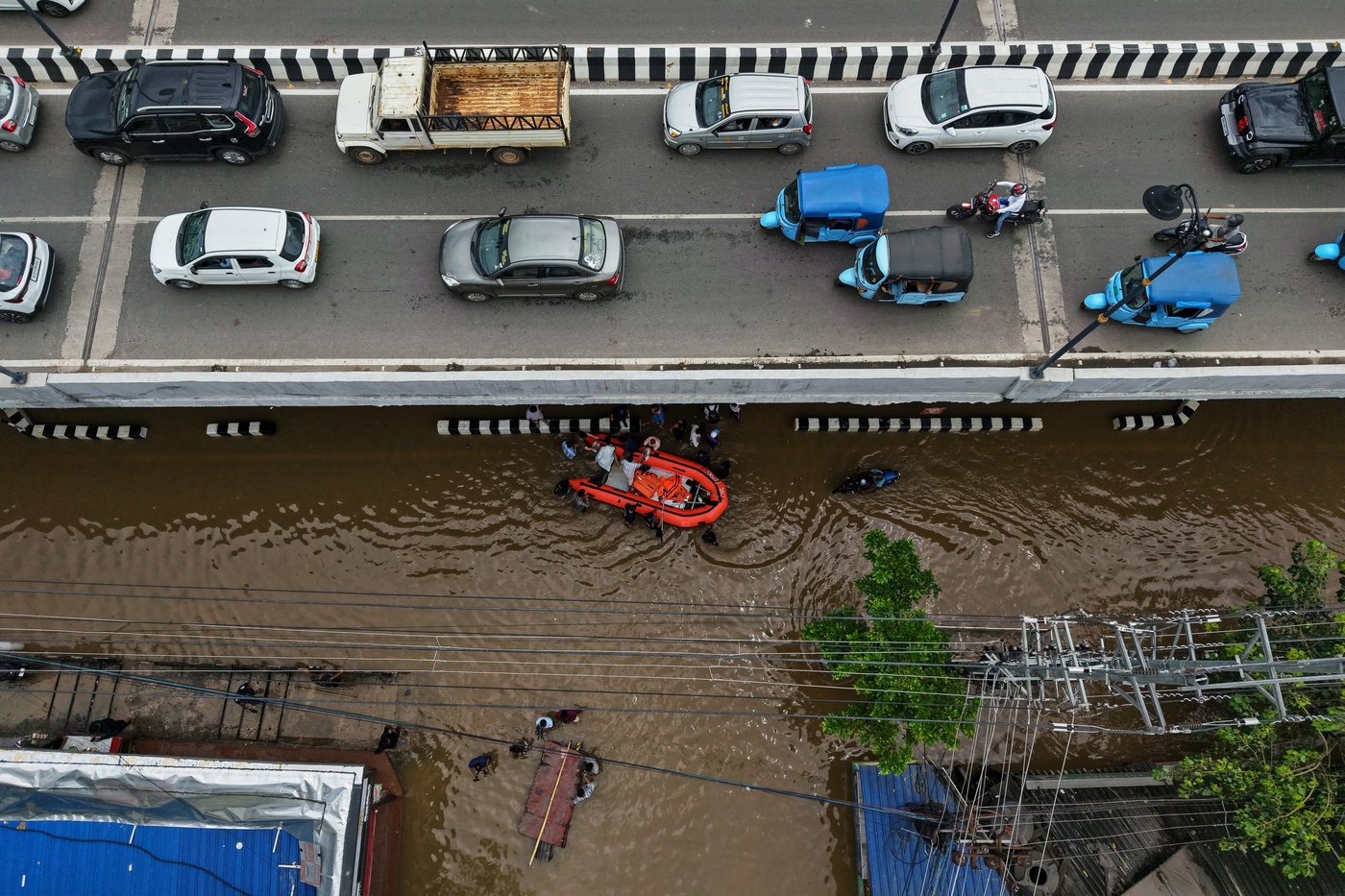 At least 50 people killed and 700,000 displaced by India floods after monsoon rains | iNFOnews.ca