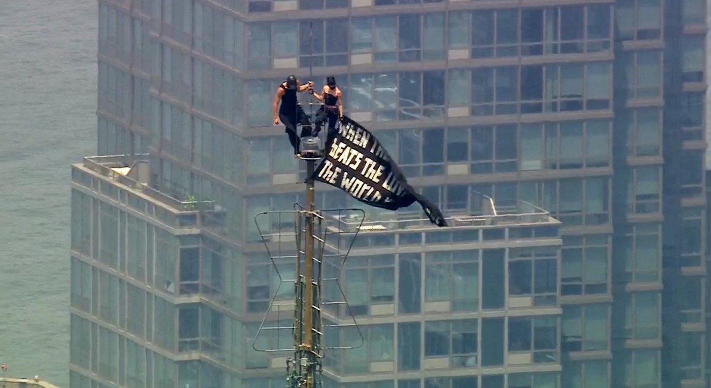 Climber couple arrested after scaling Empire State Building antenna for apparent marriage proposal | iNFOnews.ca Climber couple arrested after scaling Empire State Building antenna for apparent marriage proposal | iNFOnews.ca