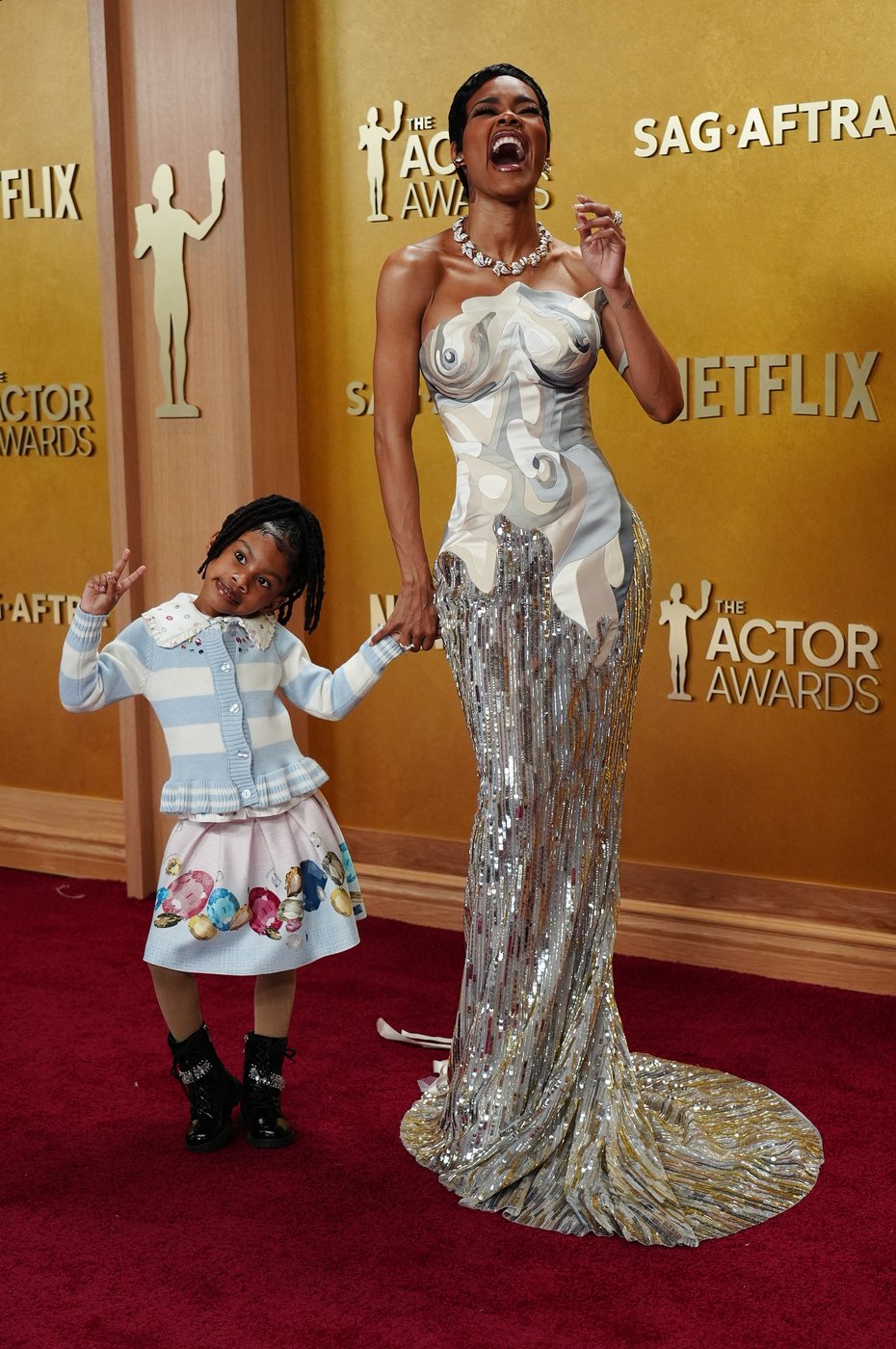 See the world in vertical: Top photos by AP photojournalists | iNFOnews.ca