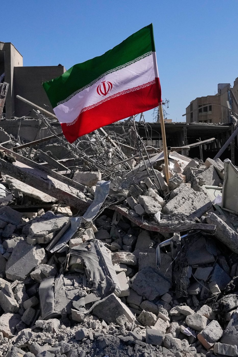 See the world in vertical: Top photos by AP photojournalists | iNFOnews.ca