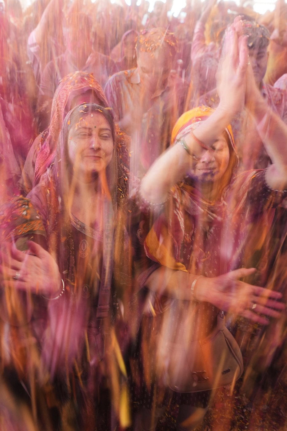 See the world in vertical: Top photos by AP photojournalists | iNFOnews.ca