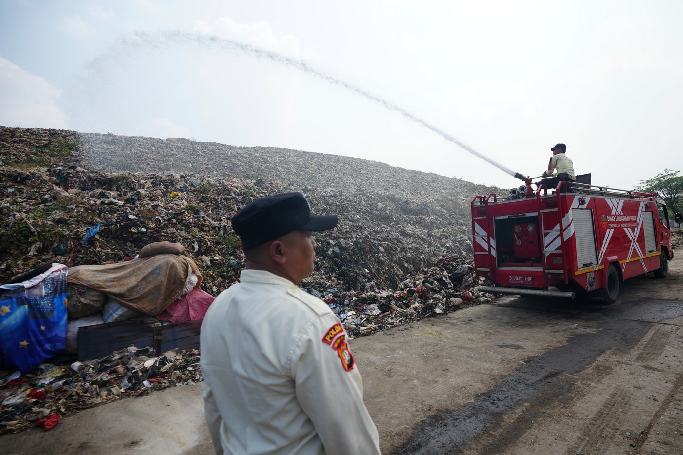 As Indonesia cuts methane emissions, life atop a mountain of garbage begins to change | iNFOnews.ca As Indonesia cuts methane emissions, life atop a mountain of garbage begins to change | iNFOnews.ca