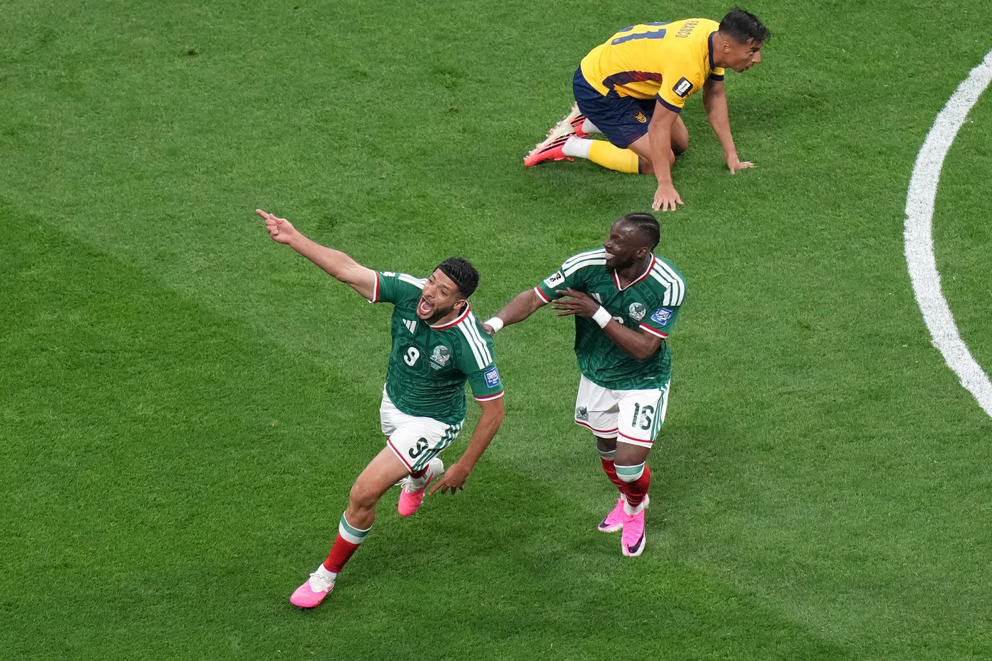 Mexico ends a 40-year knockout drought, beats Ecuador 2-0 to reach the round of 16 | iNFOnews.ca