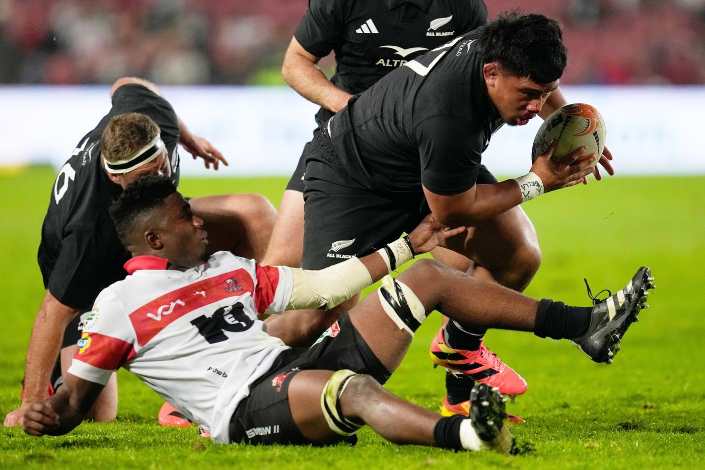 All Blacks need late surge to overcome the Lions 41-35 in scare at Ellis Park | iNFOnews.ca All Blacks need late surge to overcome the Lions 41-35 in scare at Ellis Park | iNFOnews.ca