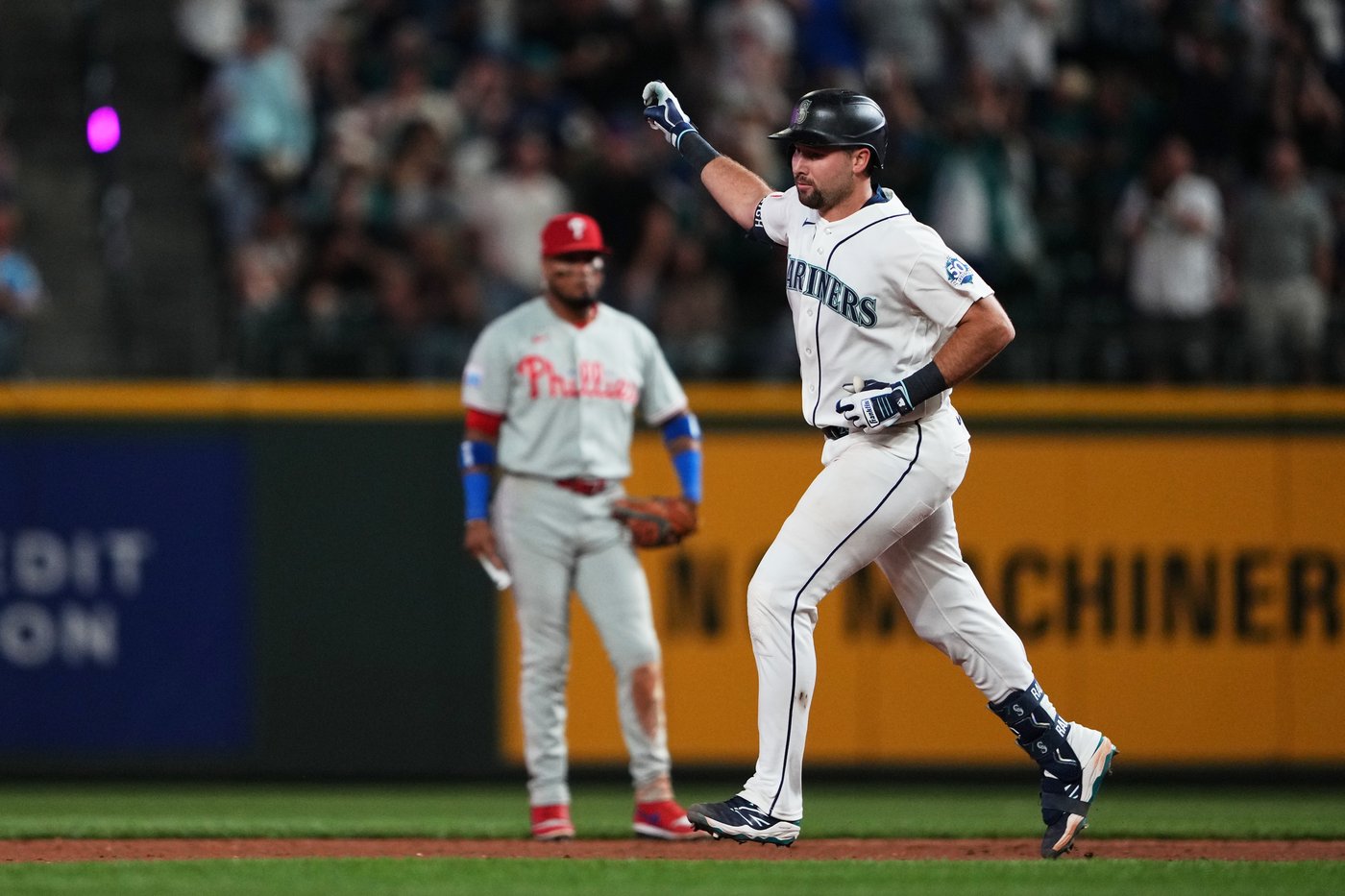 Cal Raleigh hits career-high 3 homers for the Mariners against the Phillies | iNFOnews.ca Cal Raleigh hits career-high 3 homers for the Mariners against the Phillies | iNFOnews.ca