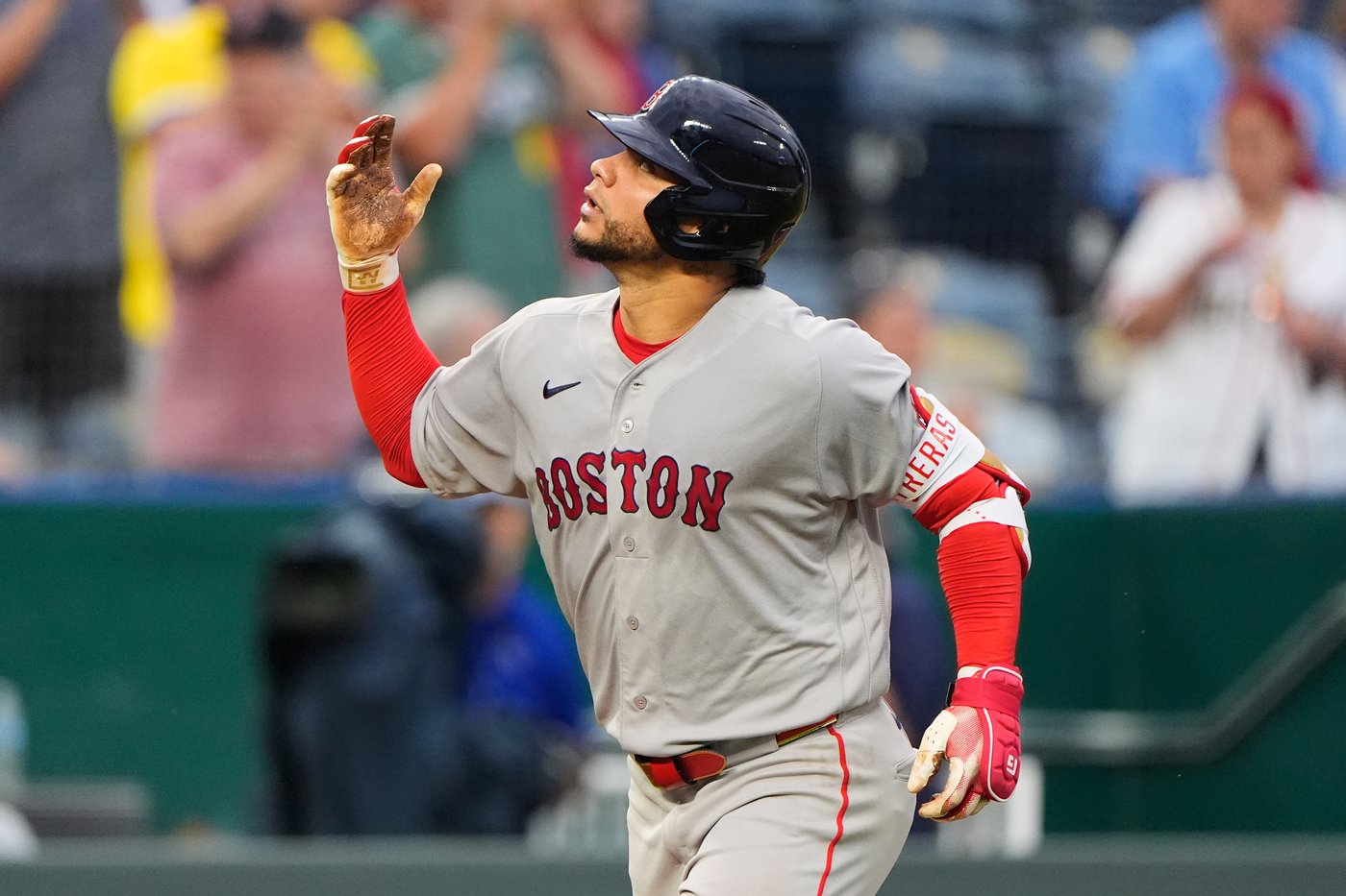 Red Sox beat Royals 3-1 behind Willson Contreras' homer and Sonny Gray's strong outing | iNFOnews.ca