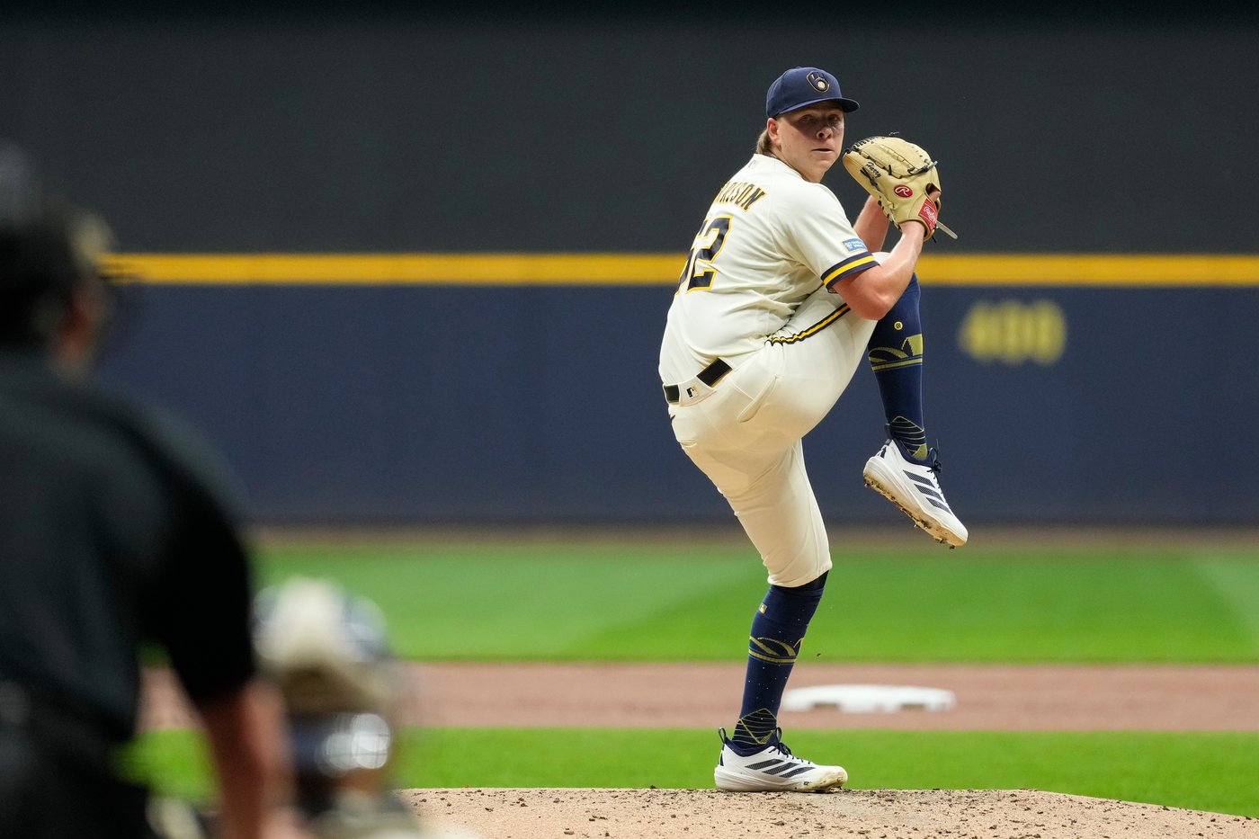 Harrison Ks the final 8 batters he faces, the Brewers beat the Pirates 4-2 | iNFOnews.ca