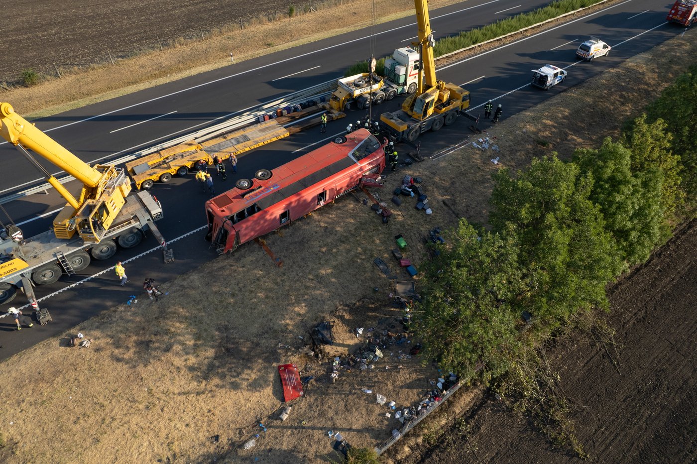 A bus crash in Hungary kills 12 people, injures at least 10 others | iNwheels A bus crash in Hungary kills 12 people, injures at least 10 others | iNwheels