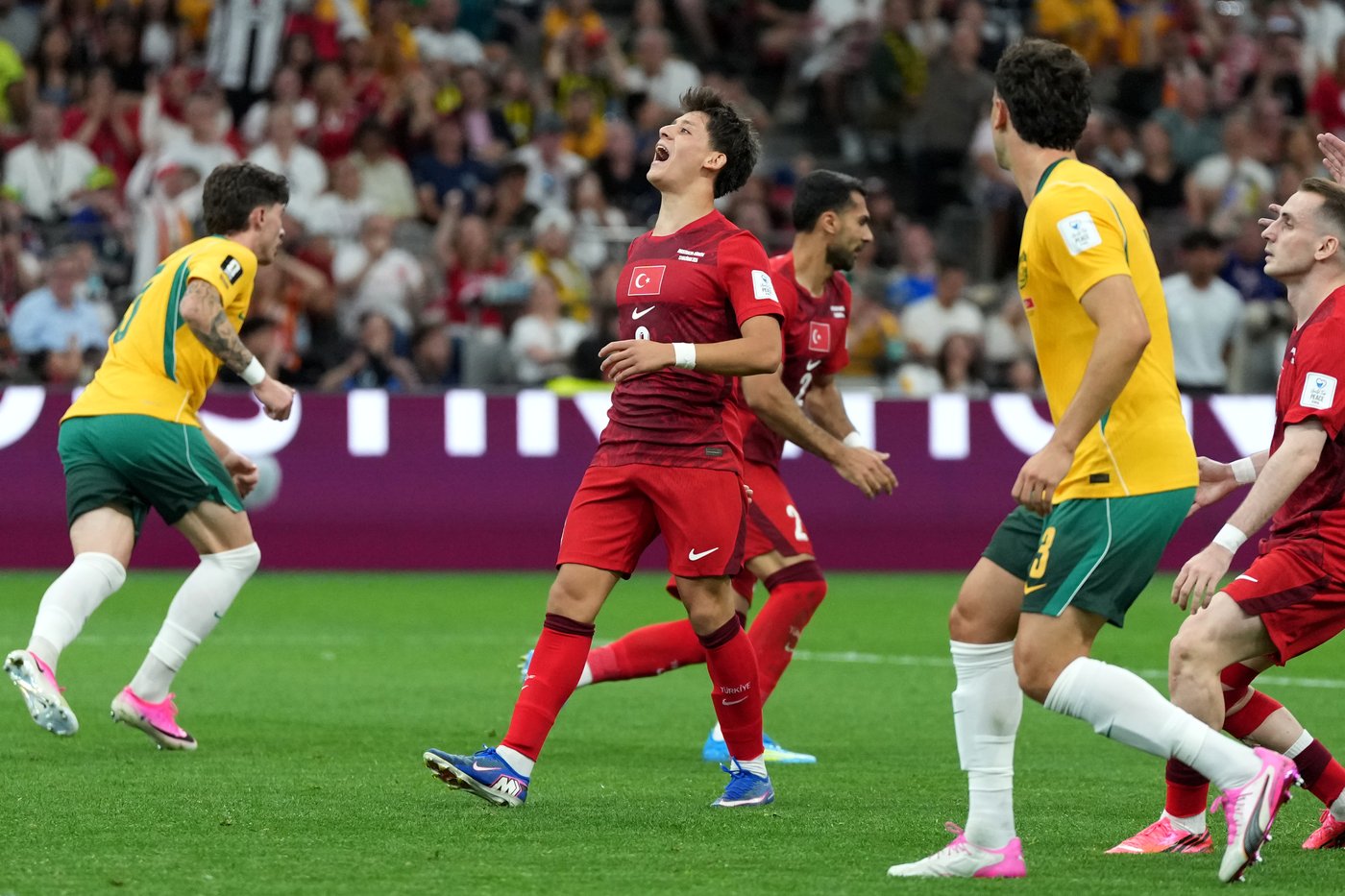 Australia spoils Turkey's return to the World Cup with a 2-0 victory | iNFOnews.ca