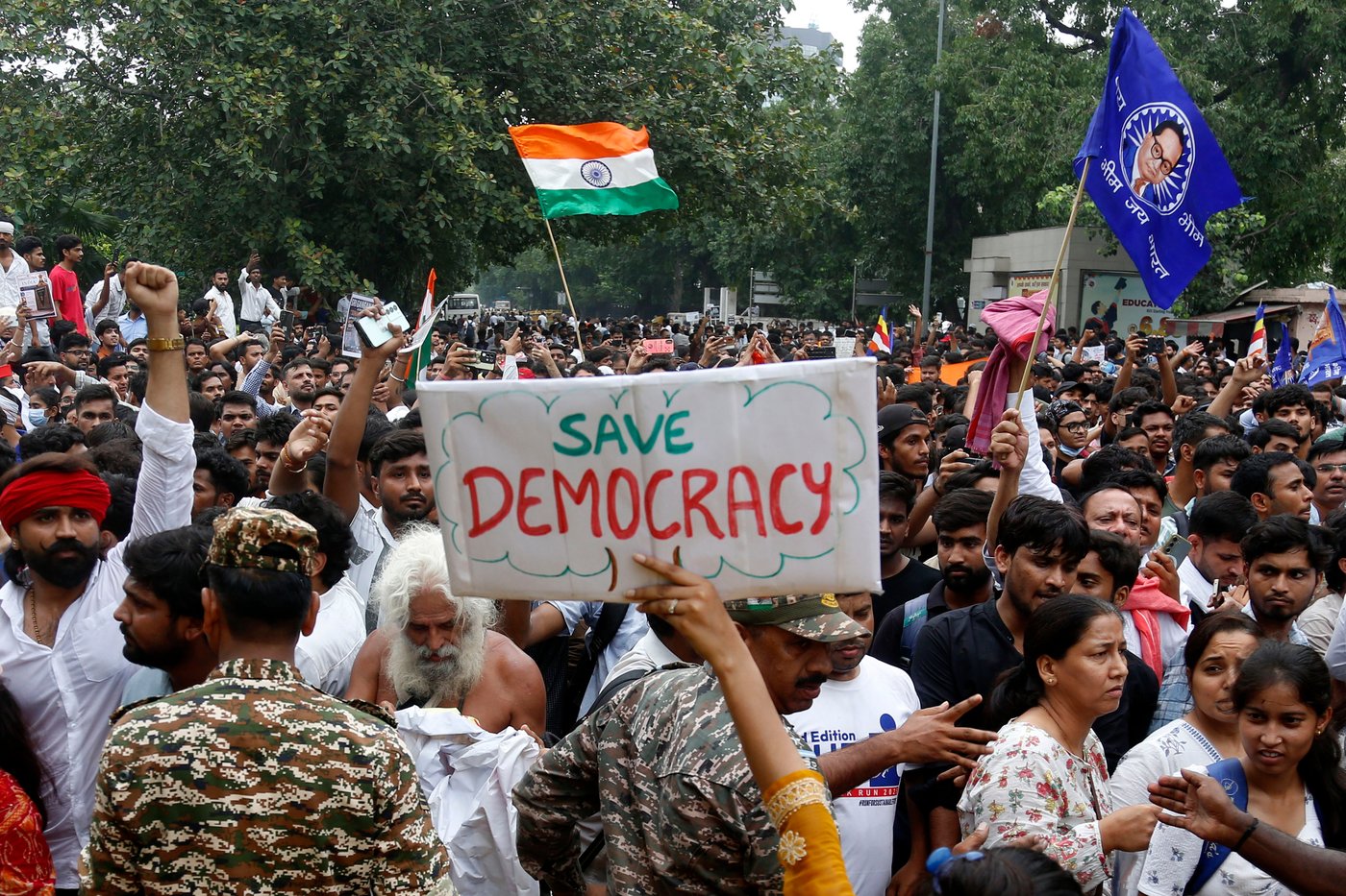 India police use tear gas to stop march on Parliament by Cockroach movement supporters | iNFOnews.ca India police use tear gas to stop march on Parliament by Cockroach movement supporters | iNFOnews.ca