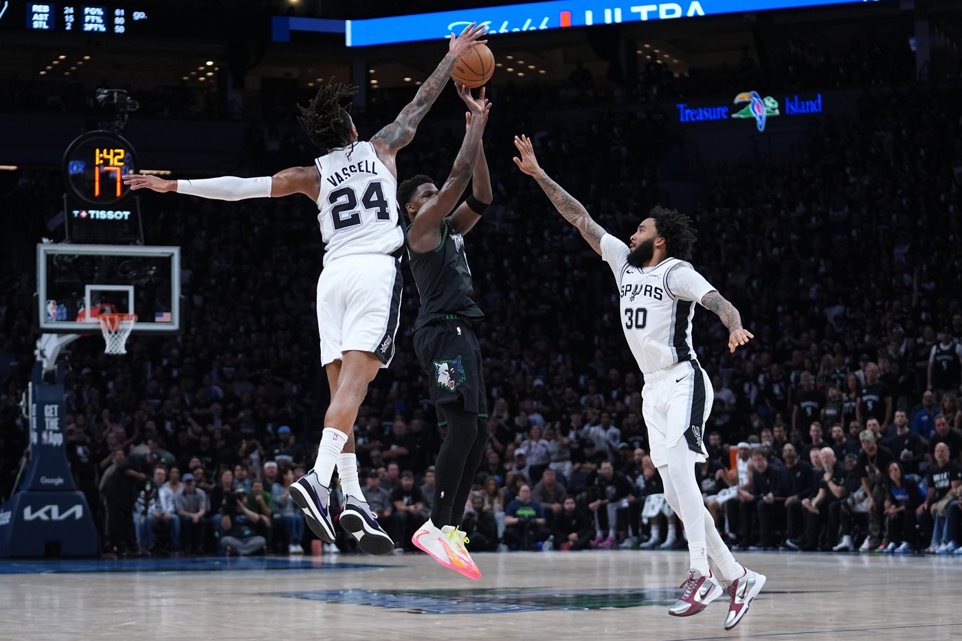 Stephon Castle gives the Spurs 32 points in a 139-109 blowout to eliminate Timberwolves in Game 6 | iNFOnews.ca