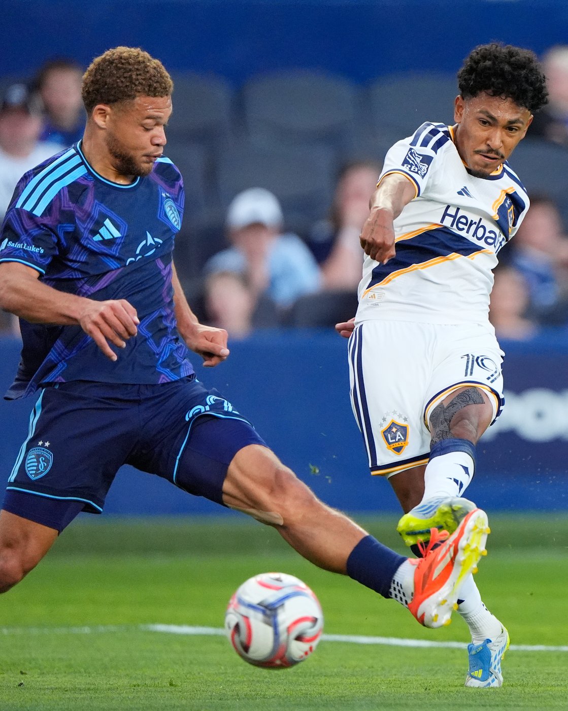 Calvin Harris, Dejan Joveljić spark Sporting KC to 3-1 victory over Galaxy | iNFOnews.ca