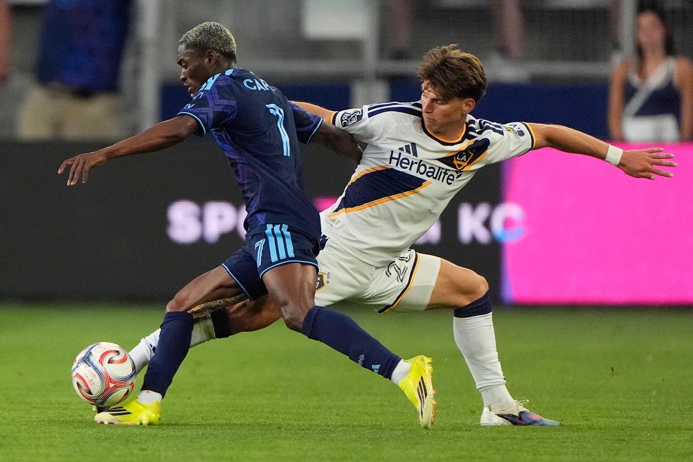 Calvin Harris, Dejan Joveljić spark Sporting KC to 3-1 victory over Galaxy | iNFOnews.ca