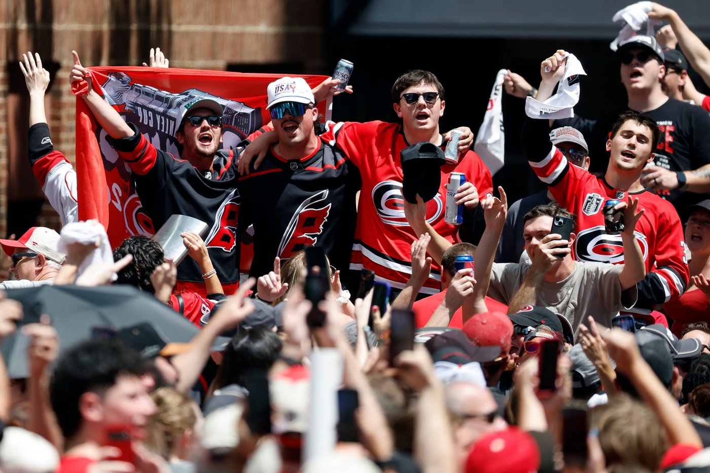 Hurricanes fans jam into downtown Raleigh for team's Stanley Cup parade, celebration | iNFOnews.ca