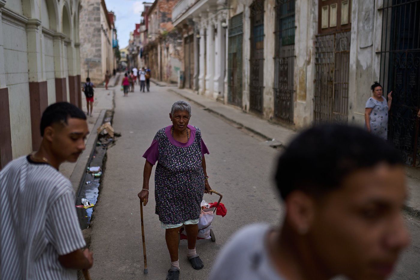 PHOTO ESSAY: Elderly Cubans cope with a deepening economic crisis | iNFOnews.ca