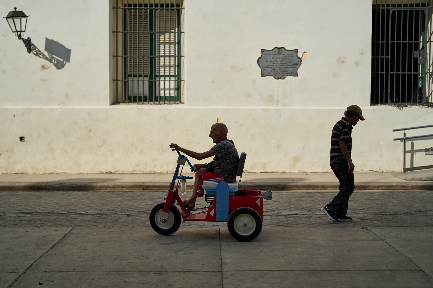 PHOTO ESSAY: Elderly Cubans cope with a deepening economic crisis | iNFOnews.ca
