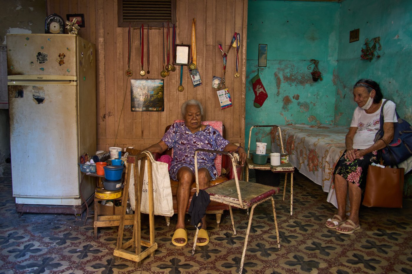 PHOTO ESSAY: Elderly Cubans cope with a deepening economic crisis | iNFOnews.ca