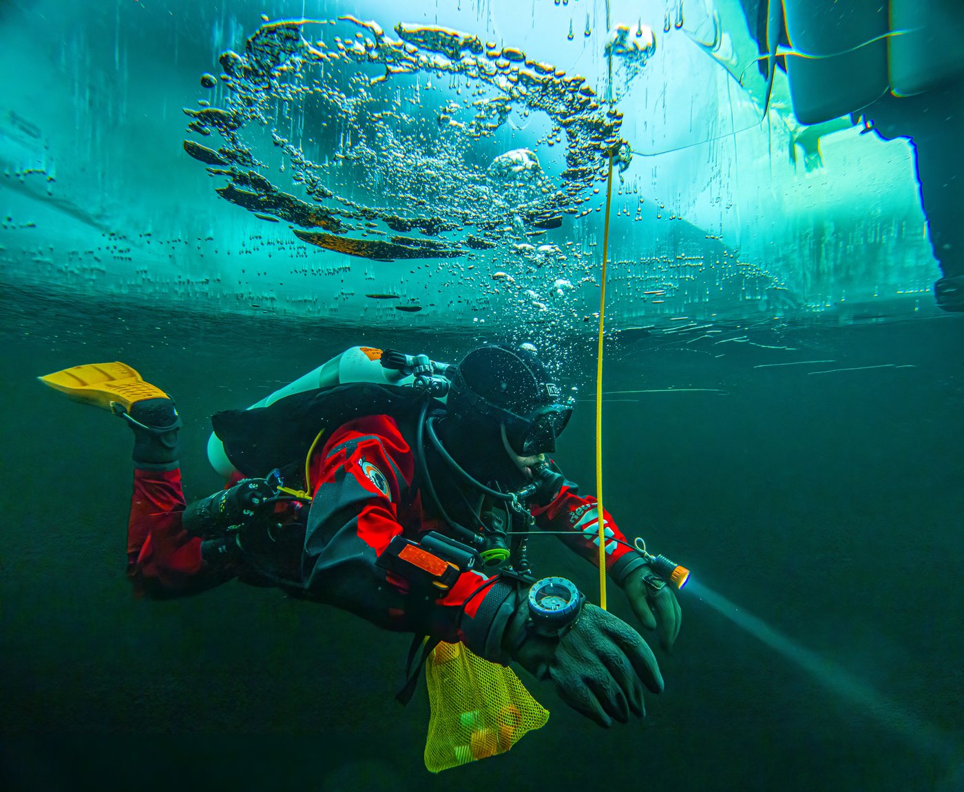 The sea beneath Arctic and Antarctic ice holds many secrets. These scientists dive deep to find out | iNFOnews.ca