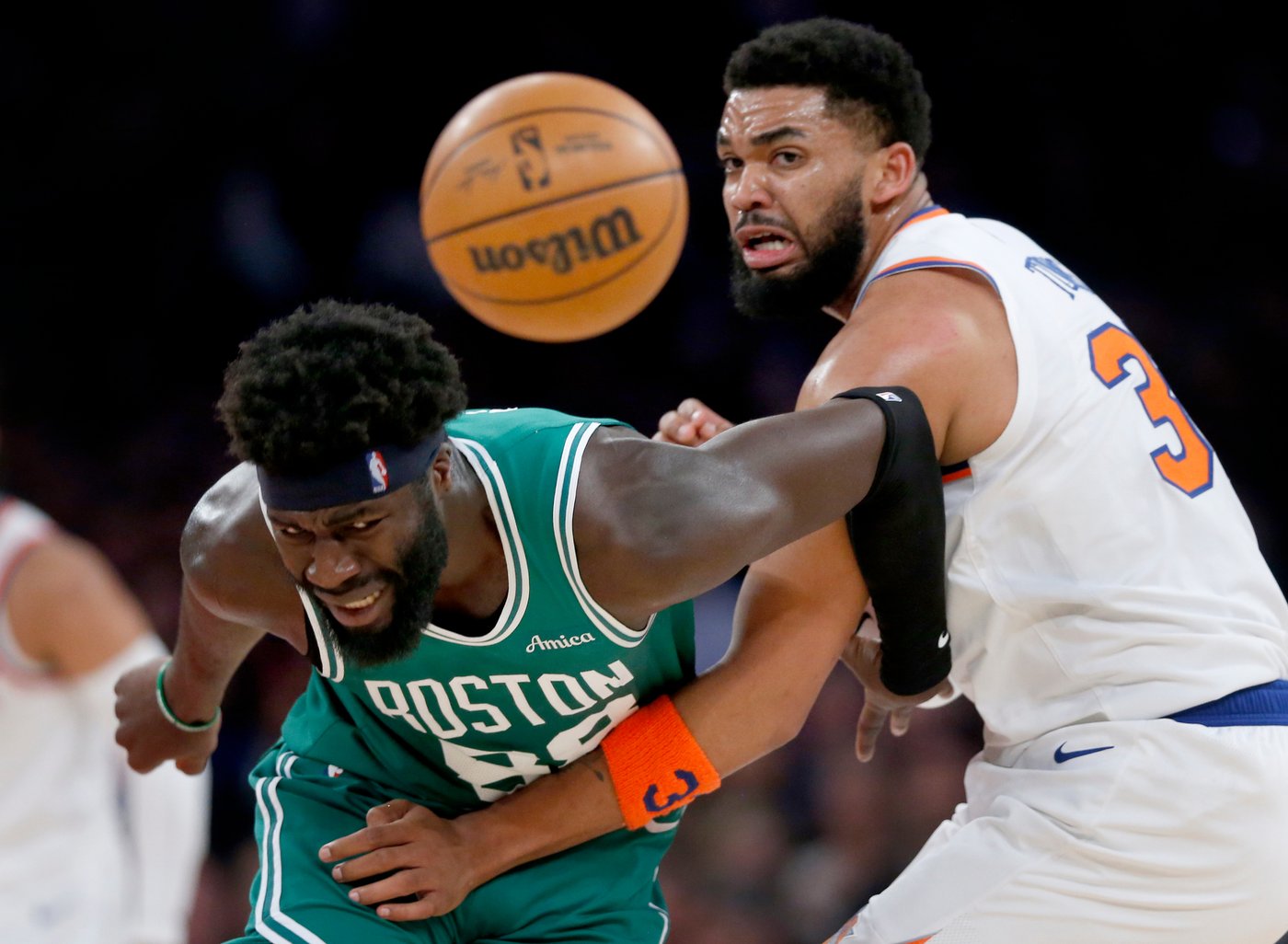 Knicks stay alive in race for No. 2 seed in East, beat Celtics in Tatum's return to MSG | iNFOnews.ca