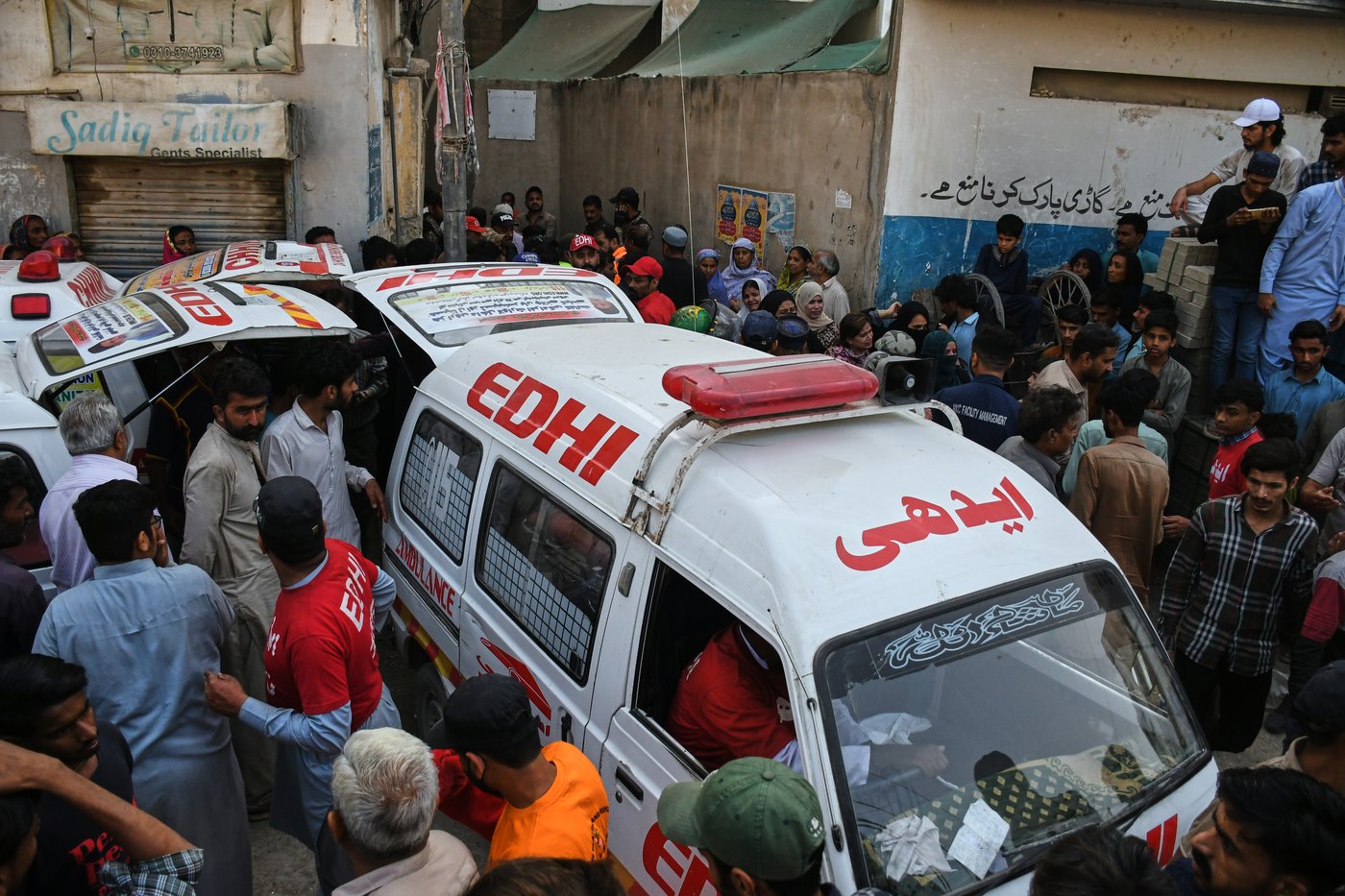 Gas explosion kills 16 after apartment building partially collapsed in southern Pakistan | iNFOnews.ca