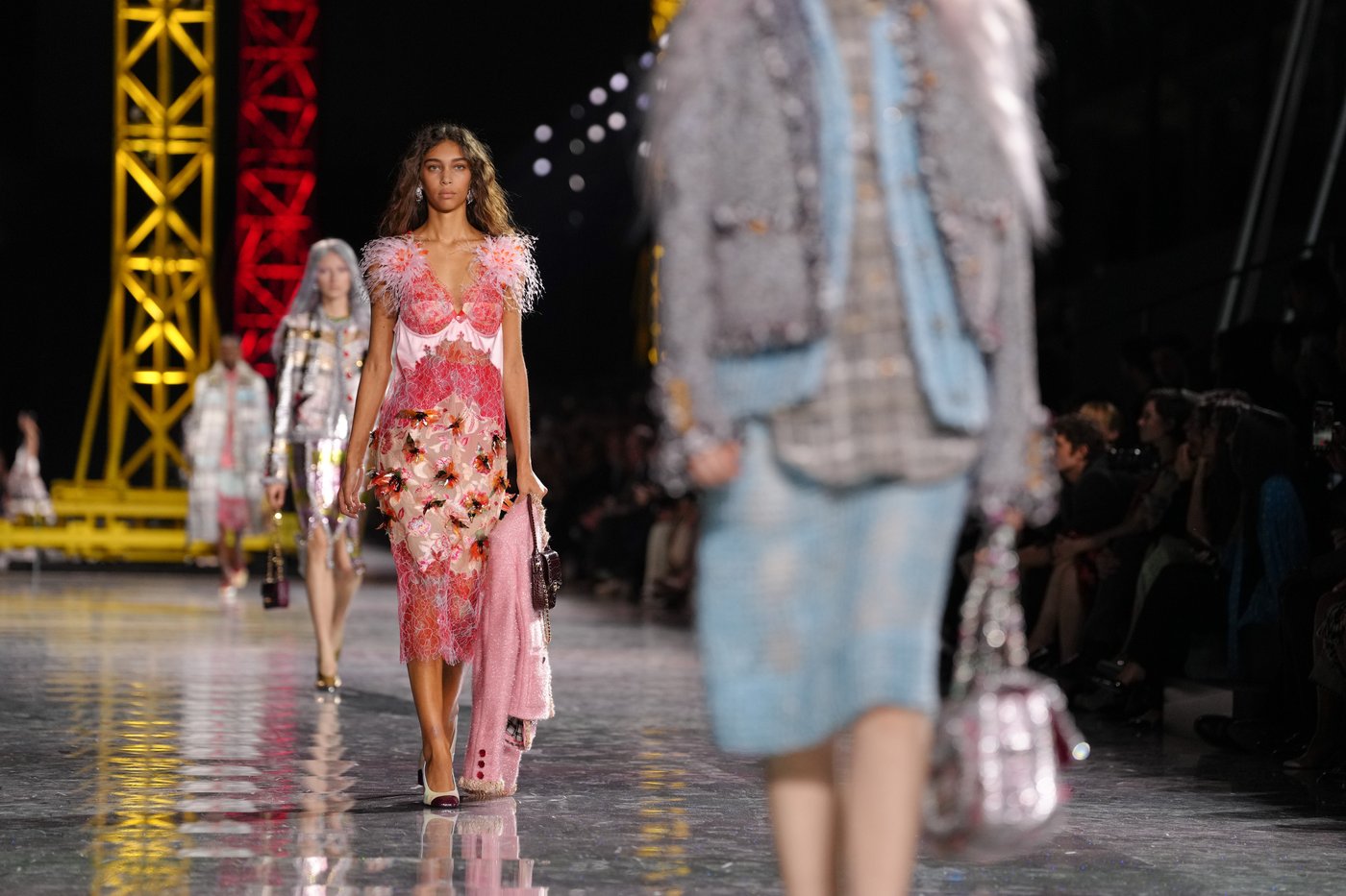 Margot Robbie, Oprah watch Blazy transform Chanel with color and craft | iNFOnews.ca