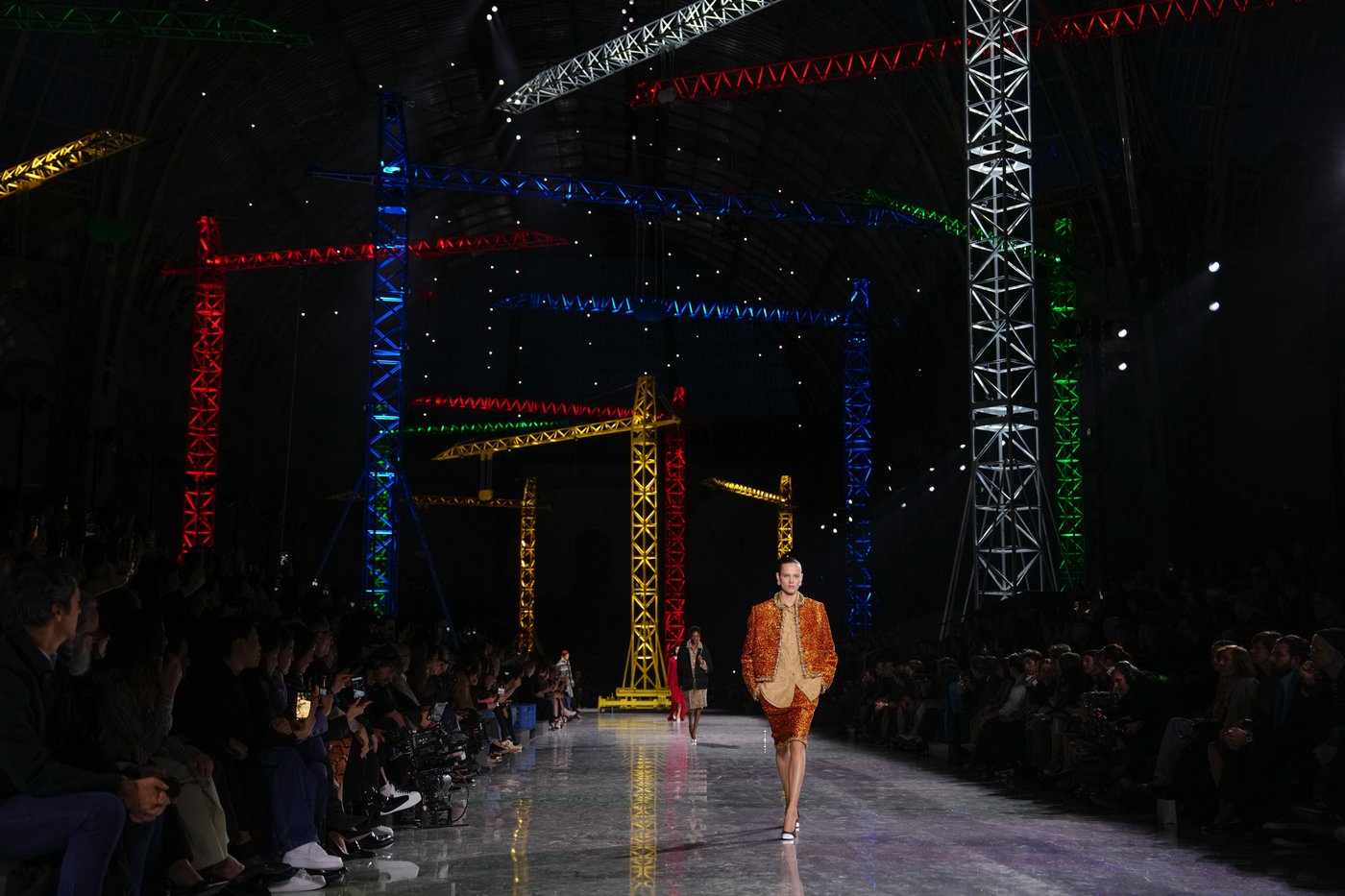 Margot Robbie, Oprah watch Blazy transform Chanel with color and craft | iNFOnews.ca