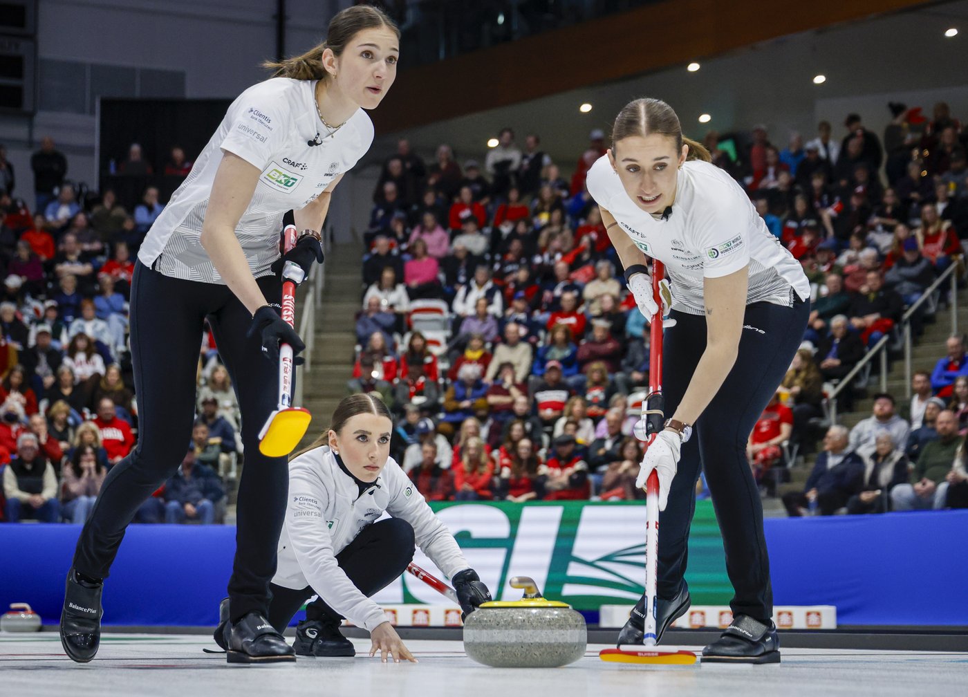 Switzerland's Schwaller beats Canada's Einarson 7-5 for women's world curling gold | iNFOnews.ca