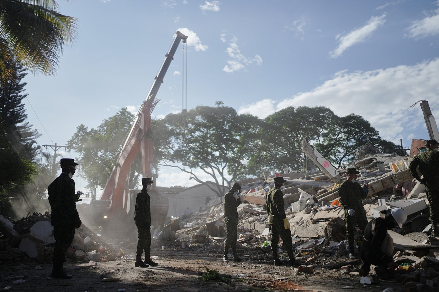 Rescuers call for silence around earthquake rubble as window for survival narrows in Colombia | iNFOnews.ca