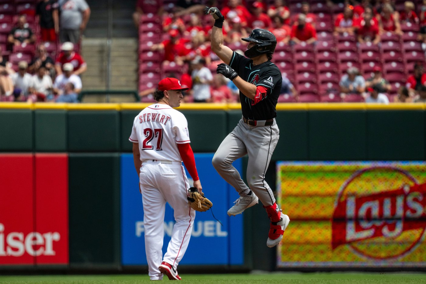 Gabriel Moreno's homer in 8th sends Diamondbacks past Reds 5-3 for Lovullo's 700th win | iNFOnews.ca