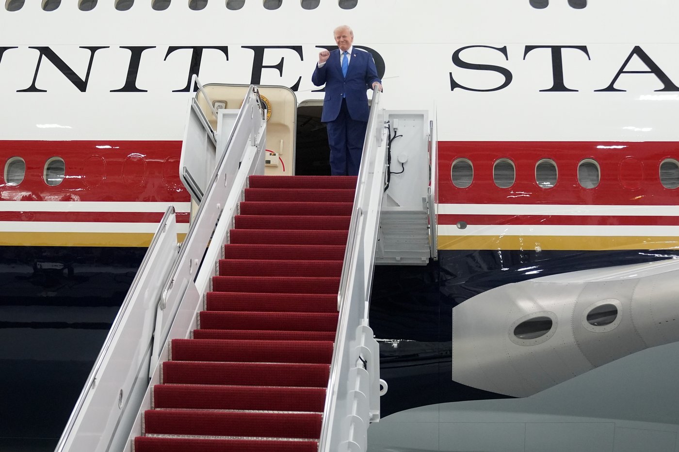 President Donald Trump unveils the new Air Force One, a converted Qatari jet | iNFOnews.ca