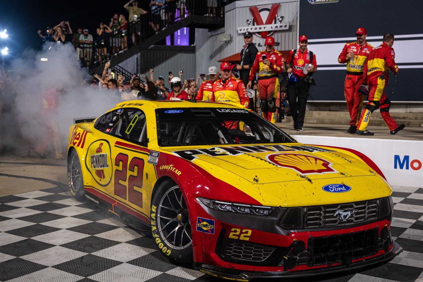 Joey Logano holds off Chase Briscoe to win NASCAR race at Richmond | iNFOnews.ca