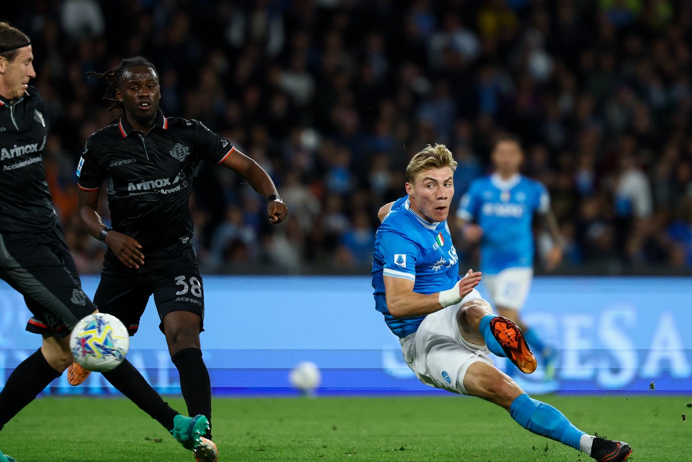 Cremonese falls into Serie A relegation zone after drubbing at Napoli | iNFOnews.ca