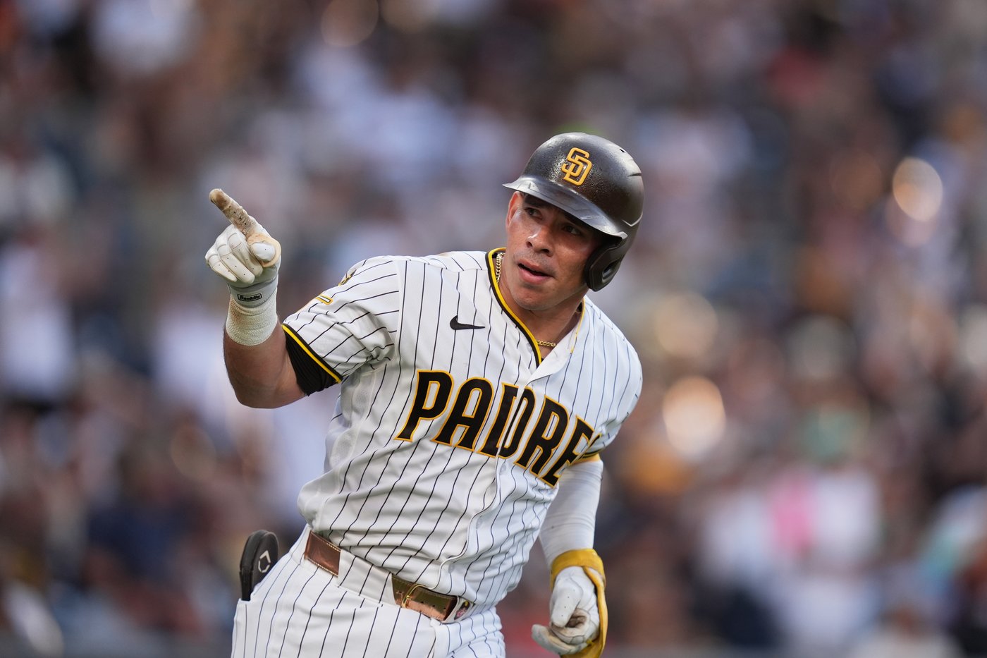 Cronenworth's single gives Padres 6-5 win over Giants after Miller blows save | iNFOnews.ca