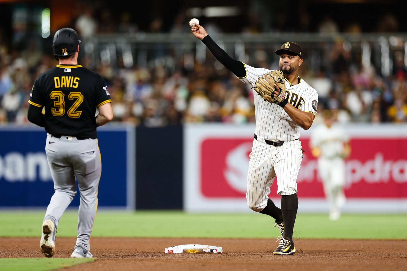 Oneil Cruz homers off Mason Miller in 9th, sending Pirates to a 1-0 win over Padres | iNFOnews.ca