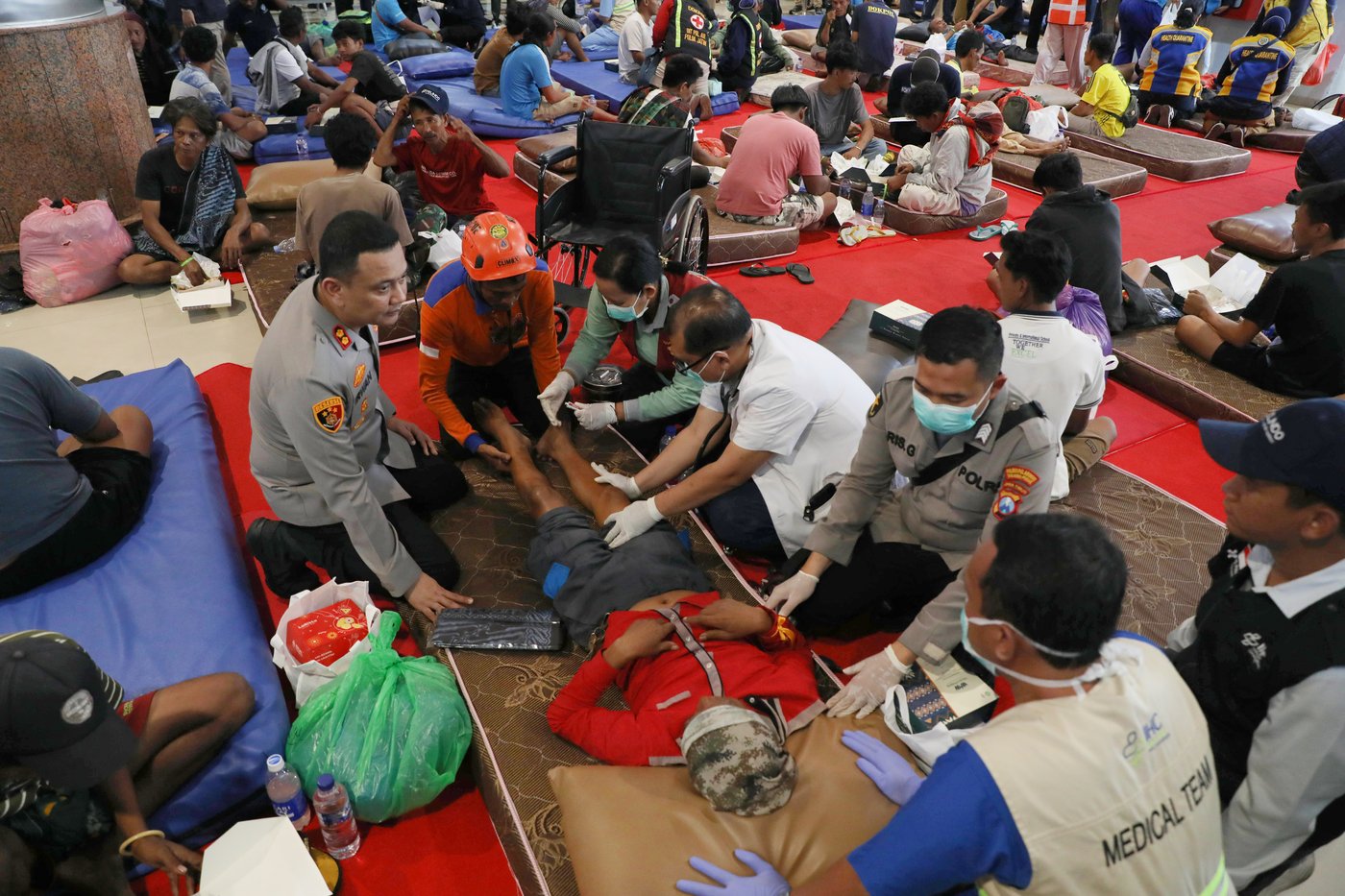 Rescuers evacuate more than 200 from a ferry fire that left at least 1 dead near Bali | iNFOnews.ca