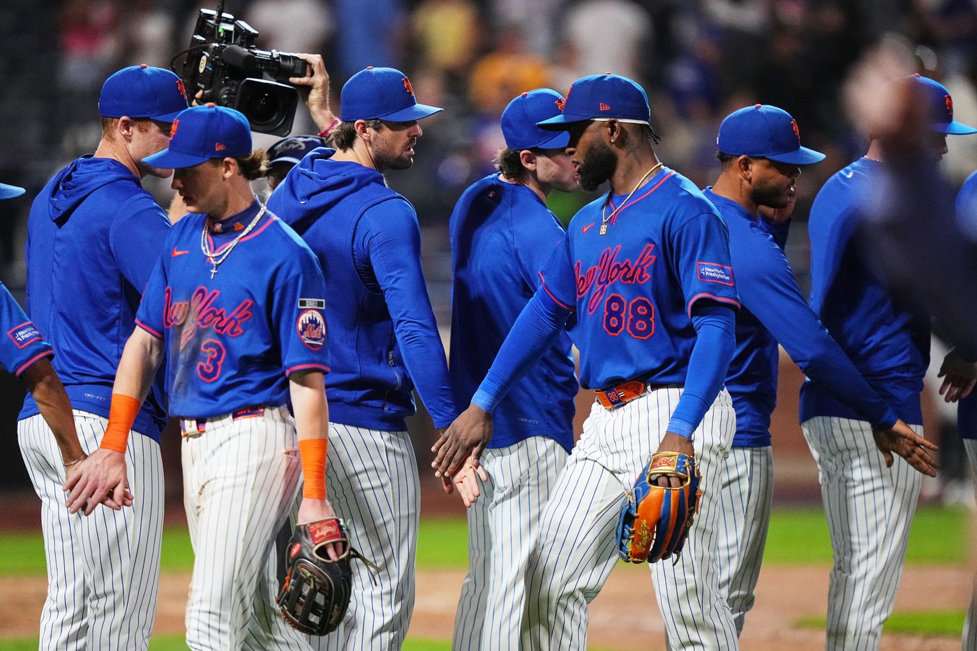Robert has a 2-run single in the 8th to lift the Mets past the Marlins, 4-2 | iNFOnews.ca