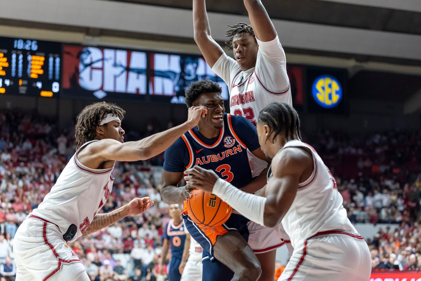 Philon, Holloway each score 21 points to help No. 16 Alabama beat Auburn 96-84 | iNFOnews.ca