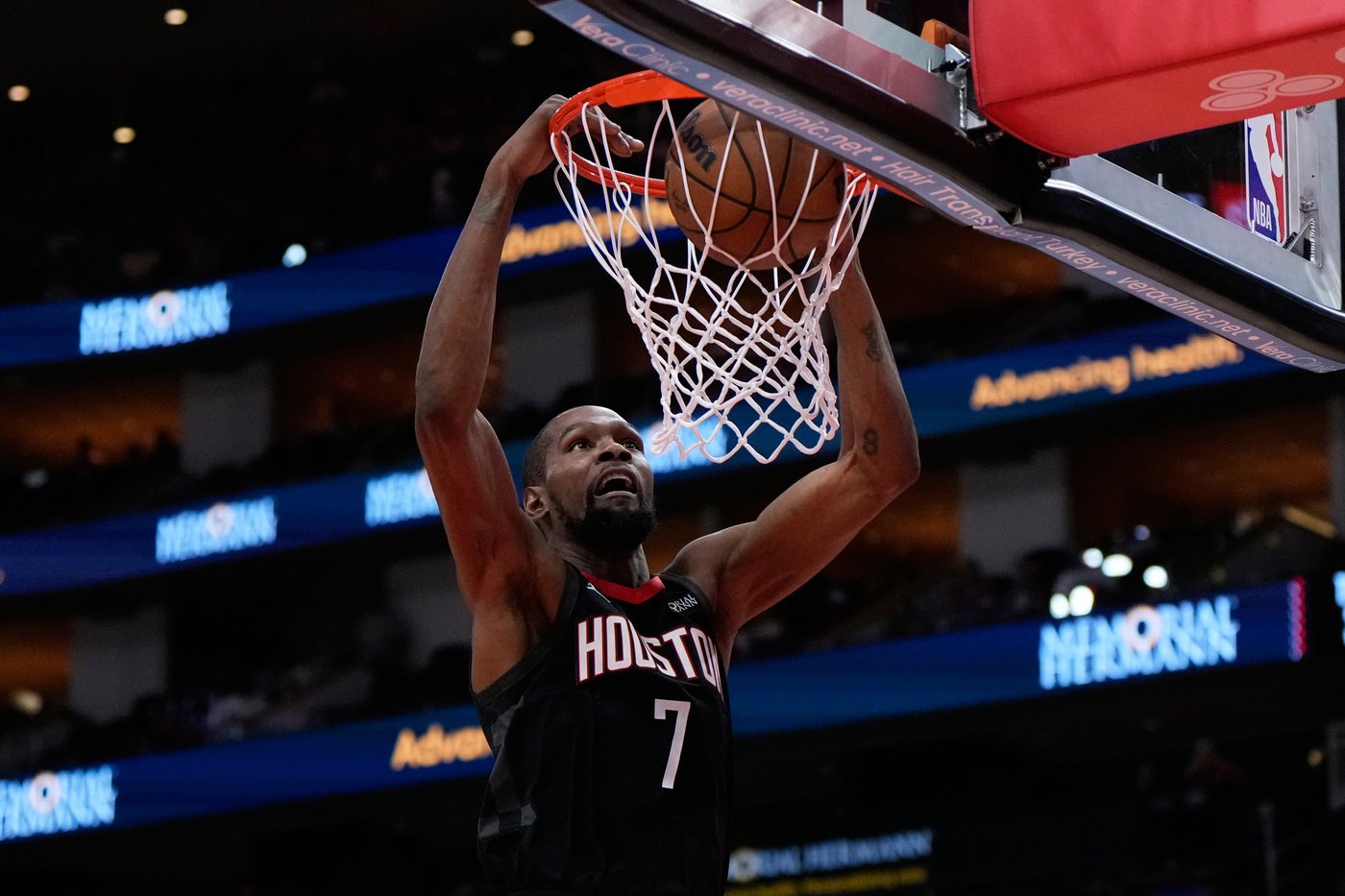 Rockets outlast Pelicans 107-105 to move into 3rd place in West | iNFOnews.ca