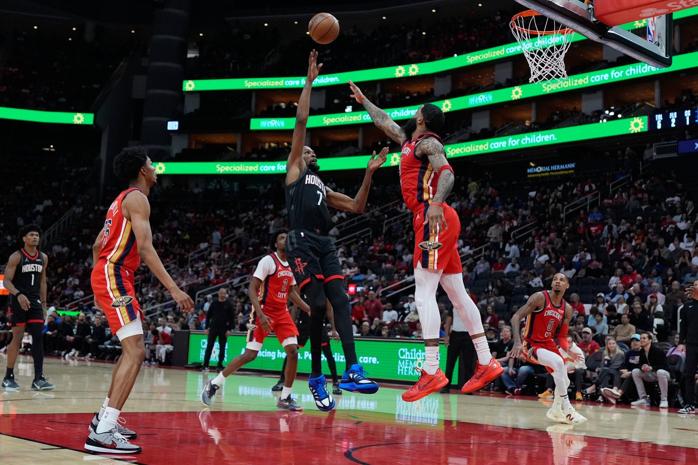 Rockets outlast Pelicans 107-105 to move into 3rd place in West | iNFOnews.ca