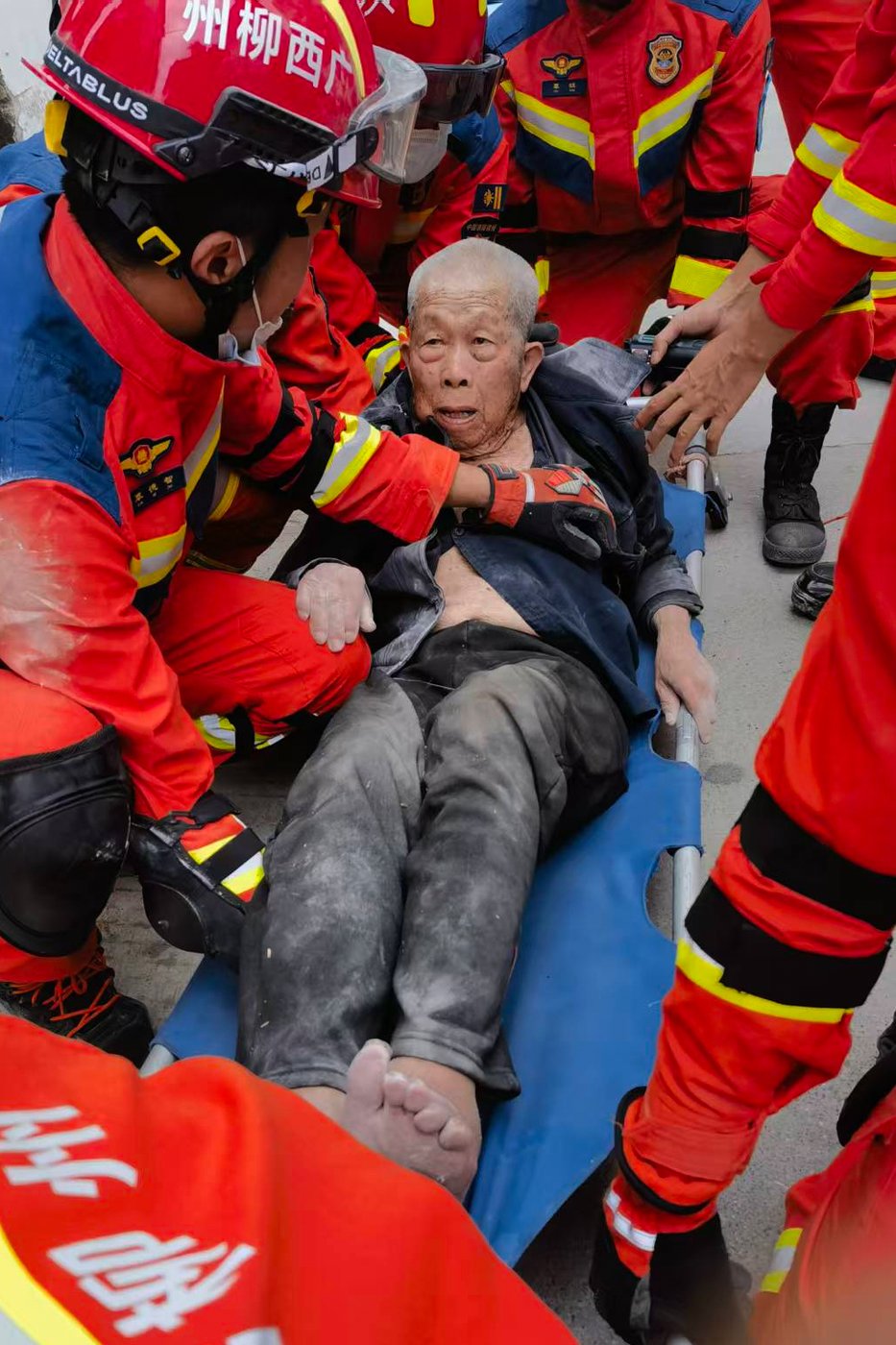 A strong quake in south China kills 2 and triggers evacuation of 7,000 | iNFOnews.ca
