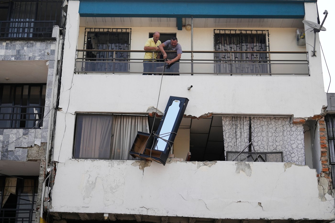 Deadly 7.4 magnitude earthquake hits Colombia, leaving widespread destruction, in photos | iNFOnews.ca