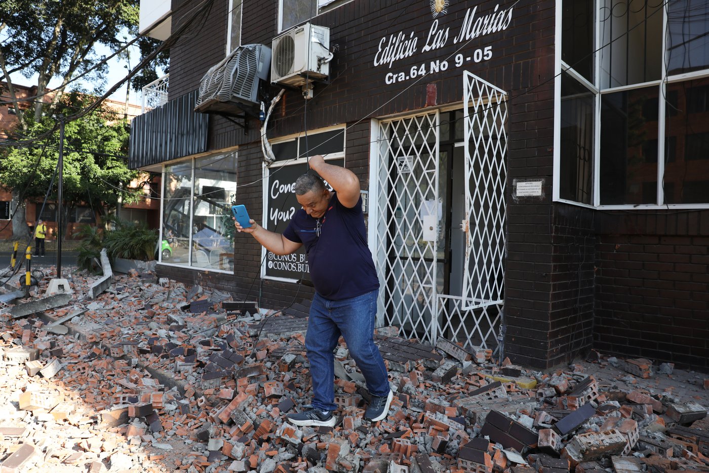47 dead and buildings collapsed after 7.4-magnitude earthquake shakes western Colombia | iNFOnews.ca 47 dead and buildings collapsed after 7.4-magnitude earthquake shakes western Colombia | iNFOnews.ca